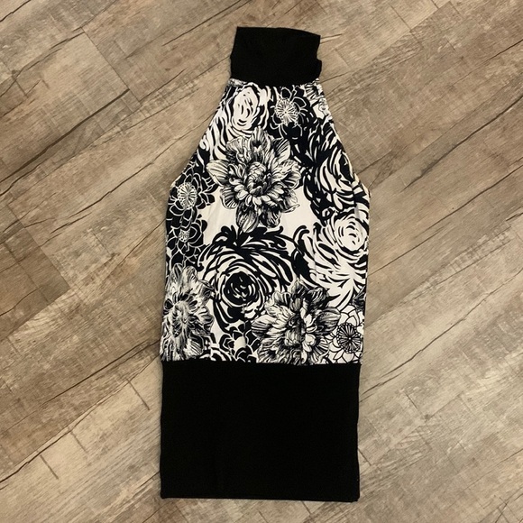 Women's Sleeveless Turtleneck Blouse - Picture 5 of 9